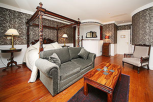 Room 9 - The George Hotel